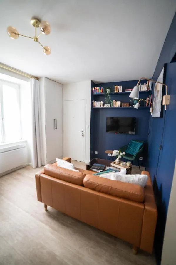 T2 Lumineux - Renove- - Centre Historique Dinan- Parking - Terrasse Apartment