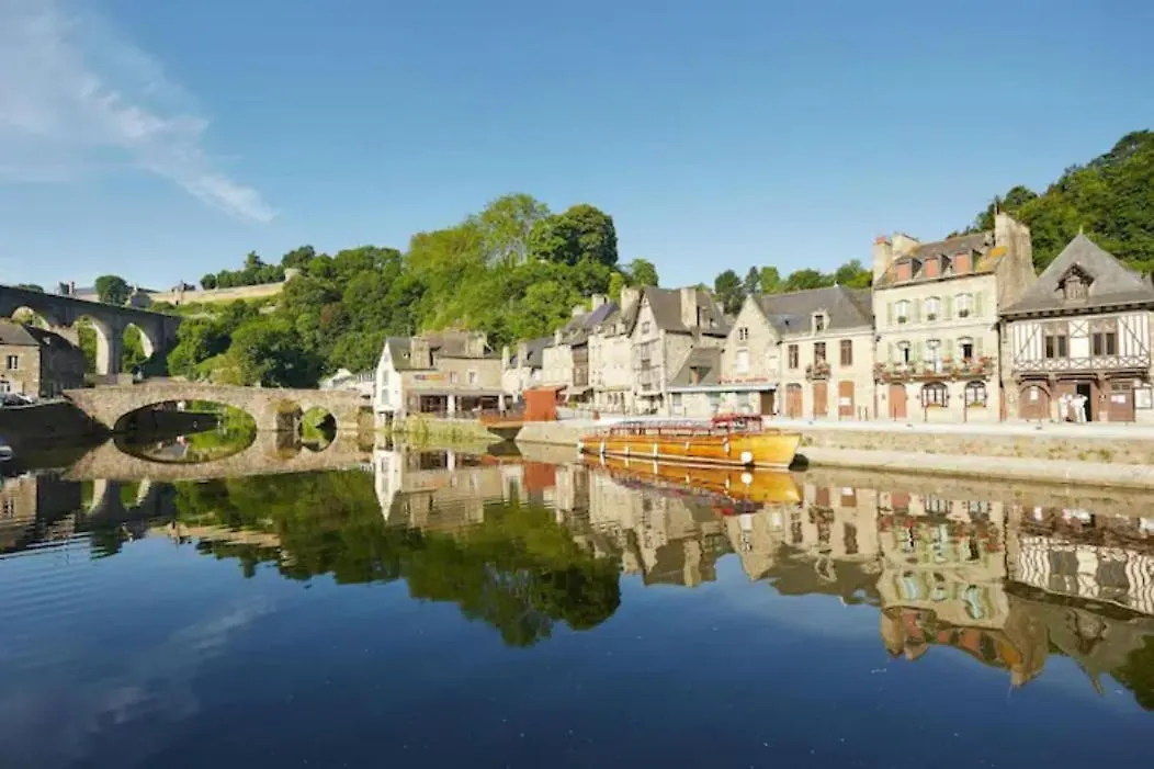 T2 Lumineux - Renove- - Centre Historique Dinan- Parking - Terrasse Apartment